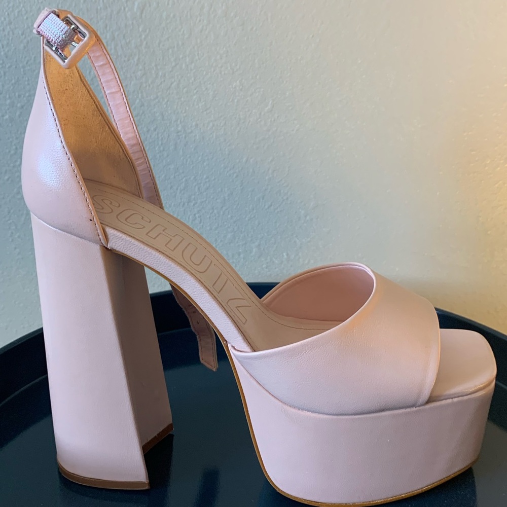 Brand new SCHUTZ platform heels